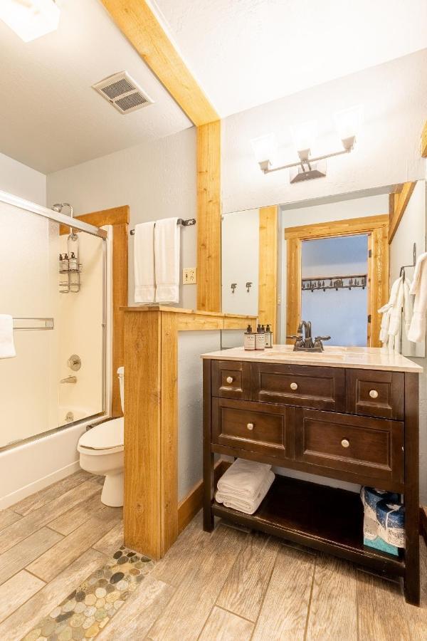 Hotel Style Room In The Timber Creek Lodge Condo Truckee Exterior photo